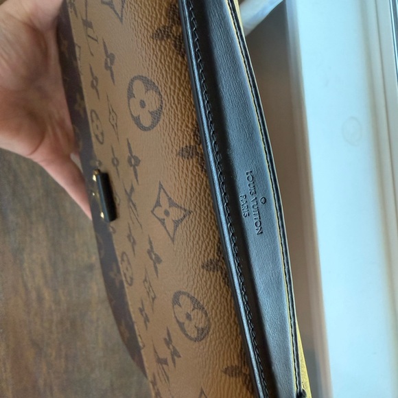 Louis Vuitton Métis Pochette Reverse Monogram Crossbody Bag - Picture 3 of 11